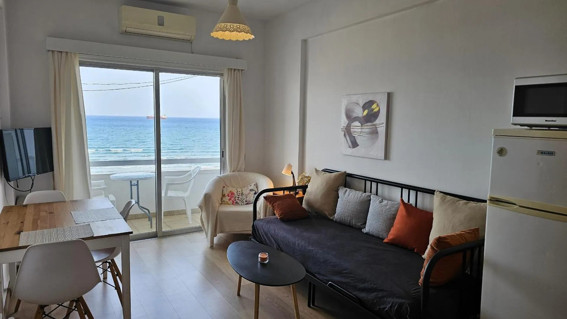 Stay Dreamy Seaside Apartment Larnaca
